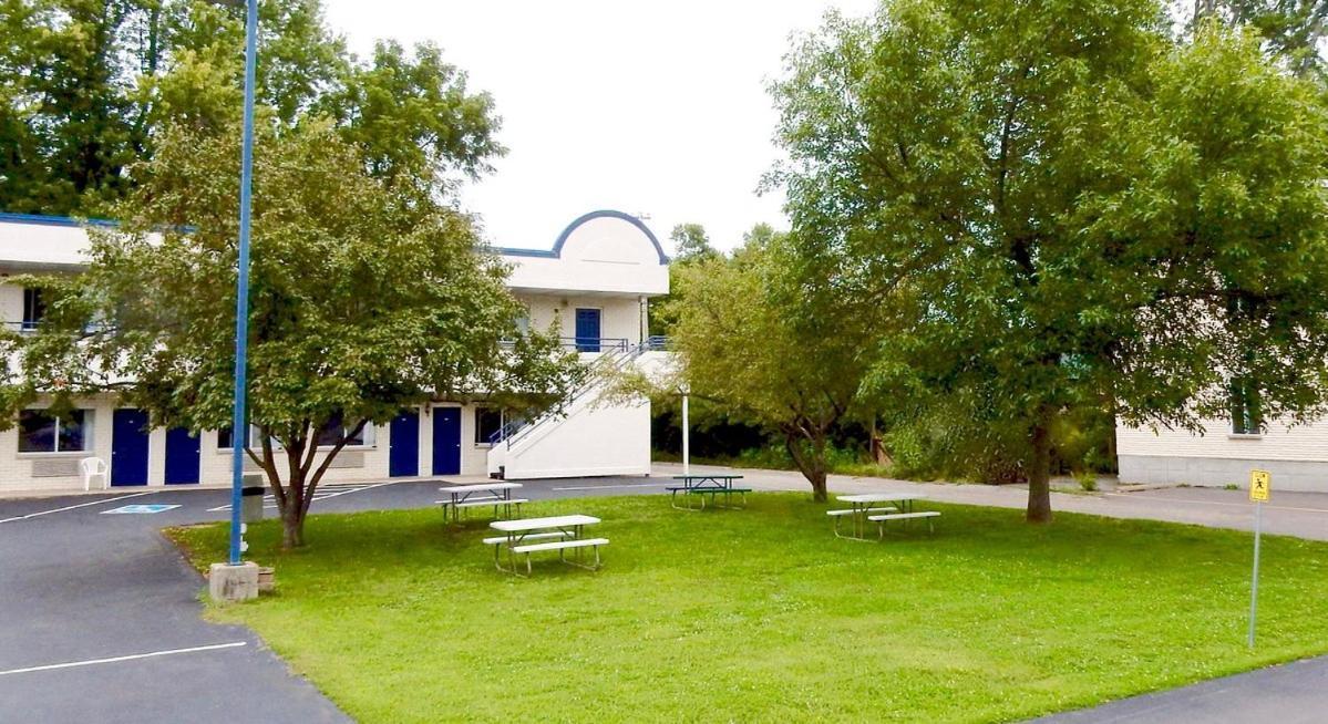 Fields Park Motel ウィスコンシン デルズ エクステリア 写真